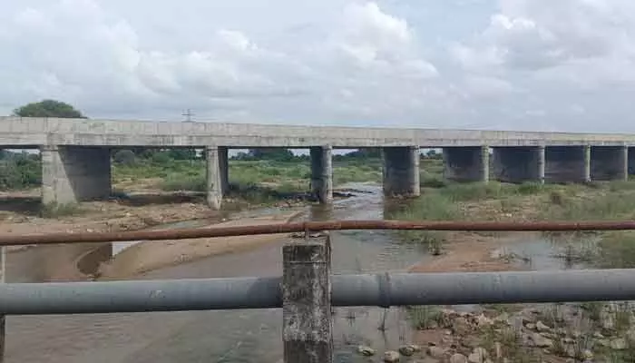 పనులు పూర్తైనా.. వంతెన ప్రారంభించరా..? పనులు పూర్తైనా.. వంతెన ప్రారంభించరా..?