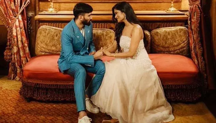 Engagement Cermony: ఆ బ్యాడ్మింటన్ ప్లేయర్తో ప్రొడ్యూసర్ ఎంగేజ్మెంట్.. సీన్లోకి దర్శకుడు రాంగోపాల్ వర్మ Engagement Cermony: ఆ బ్యాడ్మింటన్ ప్లేయర్తో ప్రొడ్యూసర్ ఎంగేజ్మెంట్.. సీన్లోకి దర్శకుడు రాంగోపాల్ వర్మ