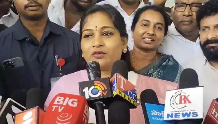 నాకు ఏమీ కాలేదు.. బాగానే ఉన్నా: హోంమంత్రి అనిత నాకు ఏమీ కాలేదు.. బాగానే ఉన్నా: హోంమంత్రి అనిత