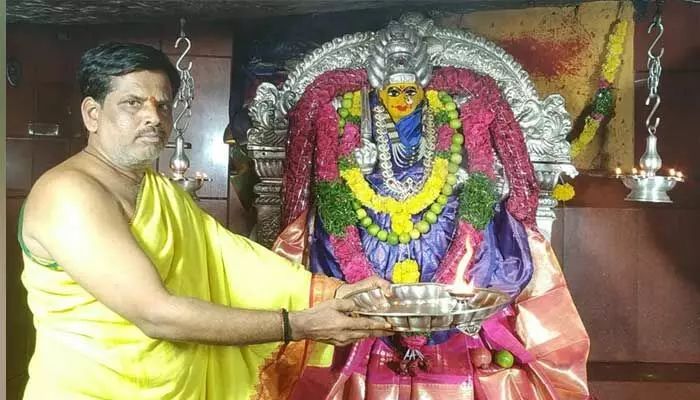Vanadurgamma : తనువెళ్లా కనులై.. వనదుర్గమ్మను దర్శించి తరించిన భక్తజనం.. Vanadurgamma : తనువెళ్లా కనులై.. వనదుర్గమ్మను దర్శించి తరించిన భక్తజనం..