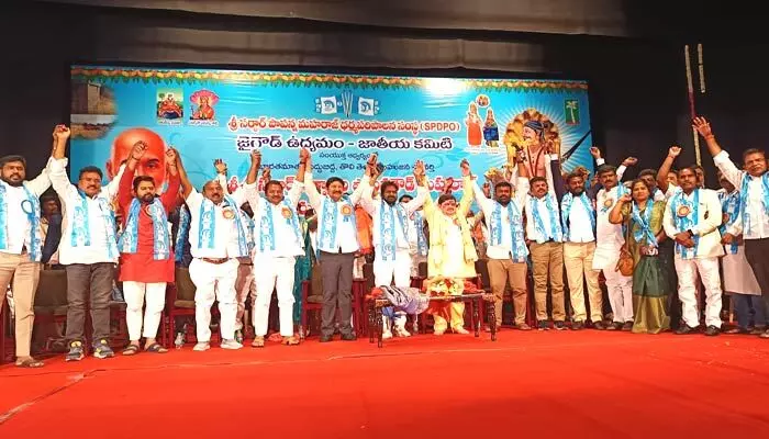 సర్దార్ పాపన్న విగ్రహం ట్యాంక్ బండ్ పై ఏర్పాటు చేస్తాం సర్దార్ పాపన్న విగ్రహం ట్యాంక్ బండ్ పై ఏర్పాటు చేస్తాం