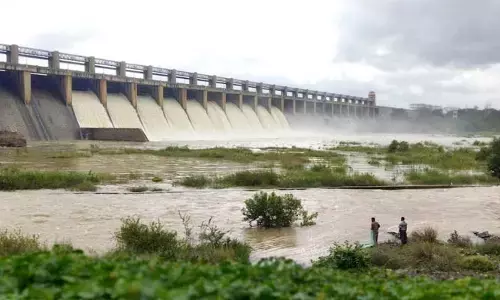BREAKING: పోటెత్తిన వరద నీరు.. కొట్టుకుపోయిన తుంగభద్ర డ్యామ్ గేటు