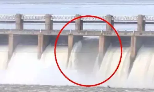 కొట్టుకుపోయిన తుంగభద్ర గేట్.. ఆ రెండు జిల్లాలకు డేంజర్..!