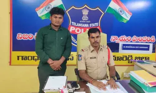 పోలీస్ స్టేషన్ లో యువకుడి వీరంగం.. ఏఎస్సైని బూతులు తిడుతూ హంగామా