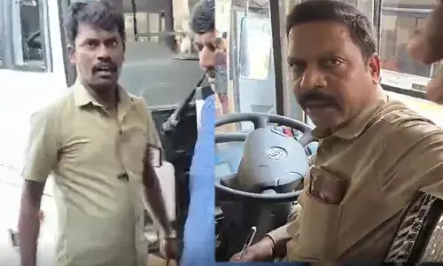 Trending: మారని ఆర్టీసీ సిబ్బంది తీరు.. ఏకంగా జర్నలిస్టుల బస్‌పాస్‌లు లాక్కుంటామని దౌర్జన్యం
