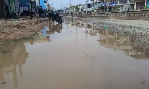 Drainage water : మురుగు నీటితో చెరువులు, కుంటలను తలపిస్తున్న రోడ్లు..