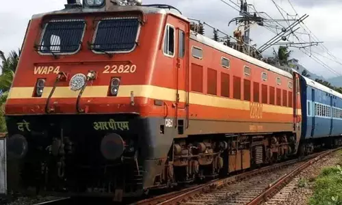 Trains: టికెట్ లేకుండా రైళ్లో ప్రయాణించేవారికి బిగ్ షాక్..  రైల్వేశాఖ కీలక నిర్ణయం