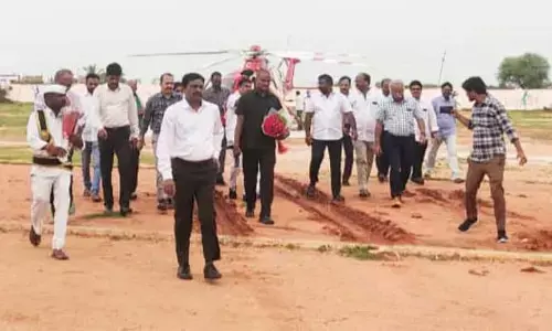 Minister Uttam Kumar Reddy : పెండింగ్ ప్రాజెక్టు పనుల రివ్యూ సమావేశానికి మంత్రి..
