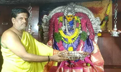 Vanadurgamma : తనువెళ్లా కనులై.. వనదుర్గమ్మను దర్శించి తరించిన భక్తజనం..