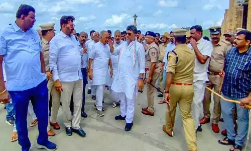 Tungabhadra : తుంగభద్ర‌ను పరిశీలించిన డిప్యూటీ సీఎం డీకే కీలక ప్రకటన