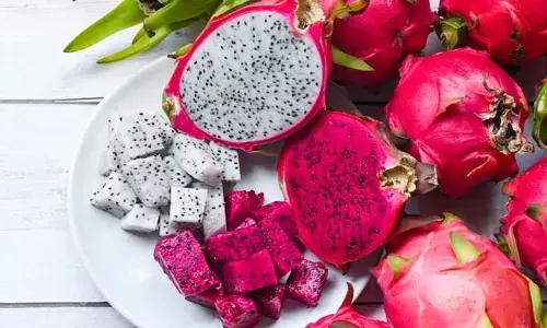Dragon fruits: డ్రాగన్ ఫ్రూట్స్‌ను తినకుండా పక్కన పెట్టేస్తున్నారా.. దాని వల్ల ఎన్ని లాభాలో తెలిస్తే షాక్!