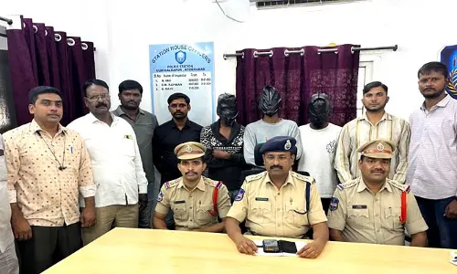 వ్యసనాలకు బానిసై దారి దోపిడీలు