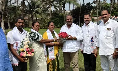 ఎమ్మెల్సీ ఎన్నికల వేళ వైసీపీకి షాక్.. జనసేనలో చేరిన కీలక ప్రజా ప్రతినిధులు
