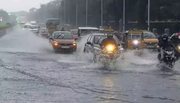 Rain alert: హైదరాబాద్ నగరంలో దంచికొడుతున్న భారీ వర్షం Rain alert: హైదరాబాద్ నగరంలో దంచికొడుతున్న భారీ వర్షం