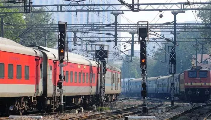 Railway Paramedical Recruitment 2024 : రైల్వేలో 1376 పోస్టులకు నోటిఫికేషన్.. Railway Paramedical Recruitment 2024 : రైల్వేలో 1376 పోస్టులకు నోటిఫికేషన్..