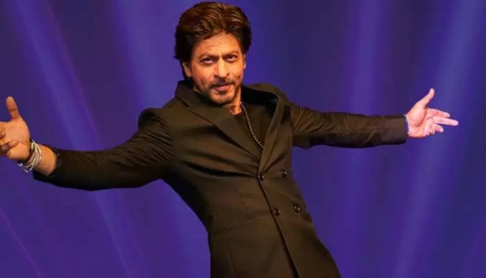 Shah Rukh Khan: ఫిల్మ్ ఫెస్టివల్లో బాలీవుడ్ బాద్షా చేసిన పనికి నెటిజన్లు ఫైర్.. వైరల్ అవుతున్న వీడియో Shah Rukh Khan: ఫిల్మ్ ఫెస్టివల్లో బాలీవుడ్ బాద్షా చేసిన పనికి నెటిజన్లు ఫైర్.. వైరల్ అవుతున్న వీడియో