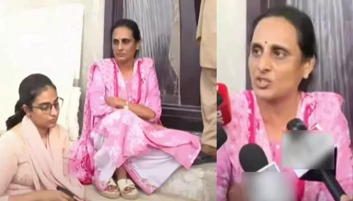 మా ఆస్తులు మాకు ఇచ్చి విడాకులు ఇస్తే ఎటువంటి ఇబ్బంది లేదు: దువ్వాడ వాణి మా ఆస్తులు మాకు ఇచ్చి విడాకులు ఇస్తే ఎటువంటి ఇబ్బంది లేదు: దువ్వాడ వాణి