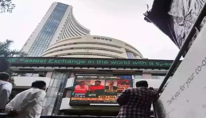 Stock Market: తీవ్ర ఒడిదుడుకుల మధ్య నష్టాల్లో ముగిసిన సూచీలు Stock Market: తీవ్ర ఒడిదుడుకుల మధ్య నష్టాల్లో ముగిసిన సూచీలు