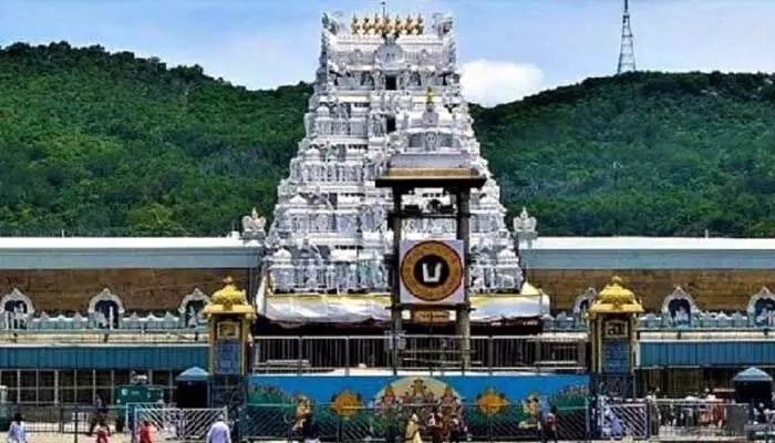 TTD : టీటీడీ అధికారులపై ఆనందాశ్రమ పీఠాధిపతి ఆగ్రహం.. ఖండించిన అధికారులు TTD : టీటీడీ అధికారులపై ఆనందాశ్రమ పీఠాధిపతి ఆగ్రహం.. ఖండించిన అధికారులు