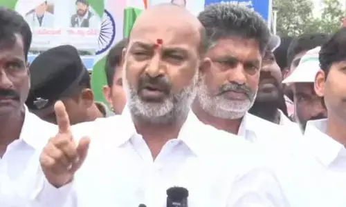 Bandi Sanjay: మారణహోమం జరుగుతుంటే రాహుల్ గాంధీ మౌనం: బండి సంజయ్