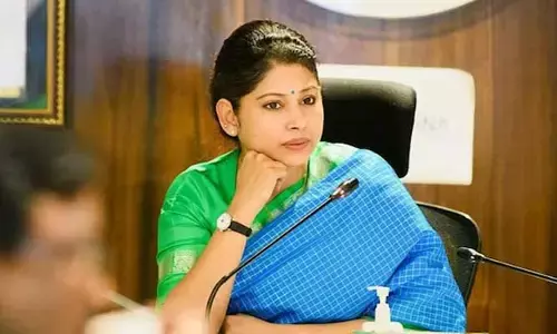 Smitha Sabharwal: హైకోర్టుకు చేరిన స్మితా సబర్వాల్ ట్వీట్ వ్యవహారం