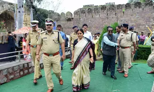Golconda Fort : ‘గోల్కొండ కోట’ పంద్రాగస్టు వేడుకలకు సిద్ధం.. ఏర్పాట్లు పరిశీలించిన సీఎస్