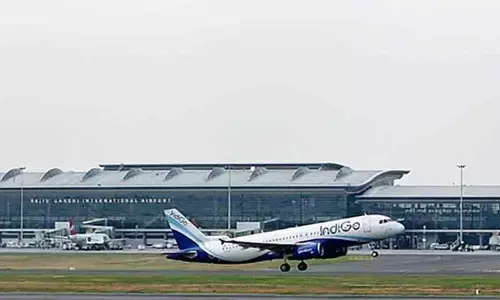 Shamshabad airport : సెండాఫ్ ఇచ్చేందుకు భారీగా ఎయిర్ పోర్టుకు పోటెత్తిన పేరెంట్స్.. భారీగా ట్రాఫిక్ జామ్