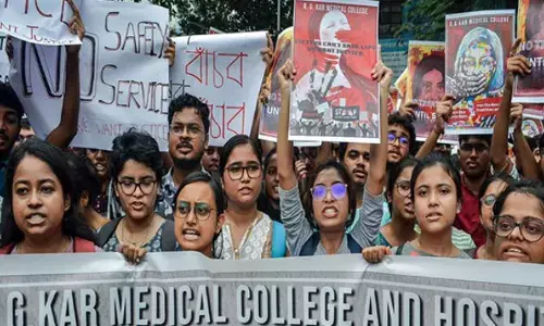Junior Doctors: ముగ్గురు జూనియర్ డాక్టర్లకు సమన్లు.. జూనియర్ వైద్యురాలి హత్య కేసులో కీలక పరిణామం
