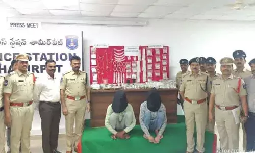 జువెలరీ షాప్ దొంగల అరెస్టు.. రూ.18 లక్షల బంగారం స్వాధీనం