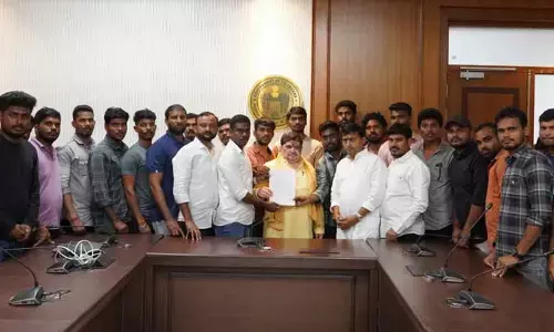 భేషజాలకు పోకుండా సహకరించండి.. మంత్రి పొన్నంను కలిసి రిక్వెస్ట్ చేసిన రాకేష్ రెడ్డి