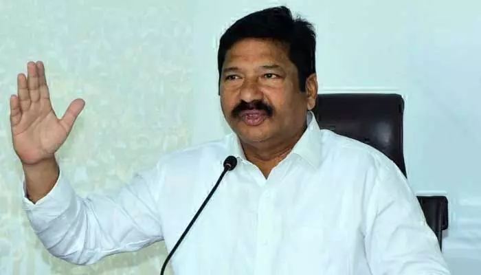 నా కొడుకును అరెస్ట్ చేయడం న్యాయమేనా: మాజీ మంత్రి జోగి రమేష్ నా కొడుకును అరెస్ట్ చేయడం న్యాయమేనా: మాజీ మంత్రి జోగి రమేష్
