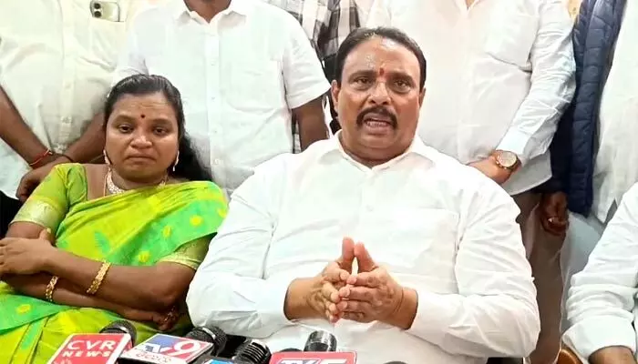 అధికారులకు ప్రివిలేజ్ మోషన్ నోటీసులు ఇస్తా అధికారులకు ప్రివిలేజ్ మోషన్ నోటీసులు ఇస్తా