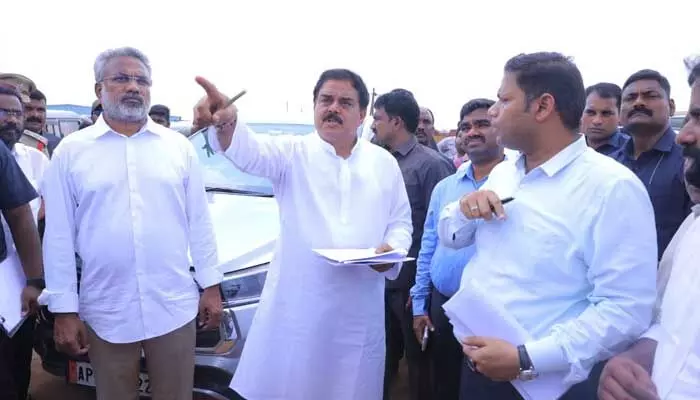 AP News:న్యాయ బద్దంగా చేసే వ్యాపారాలకు సహకరిస్తాం:మంత్రి నాదెండ్ల మనోహర్ AP News:న్యాయ బద్దంగా చేసే వ్యాపారాలకు సహకరిస్తాం:మంత్రి నాదెండ్ల మనోహర్