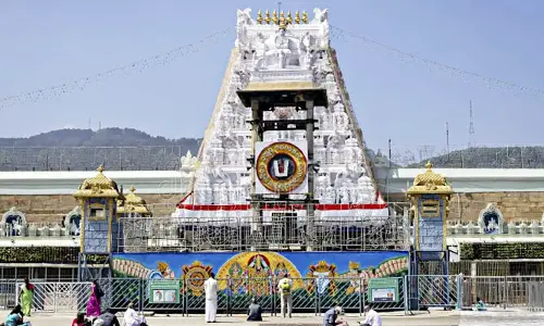 Tirumala Samacharam: తిరుమలలో పెరిగిన భక్తుల రద్దీ.. దర్శనానికి ఎంత సమయం పడుతోందంటే?