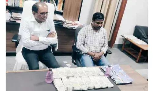 ఏసీబీకి చిక్కిన అదనపు కలెక్టర్.. లంచం తీసుకుంటూ అడ్డంగా దొరికిన వైనం