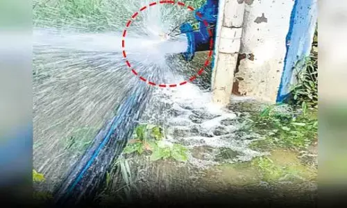 Nizamabad: వృథాగా.. మిషన్ భగీరథ నీరు!
