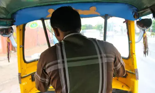Viral News: రూ.30 ఆటో చార్జీ కోసం గొడవ.. స్నేహితుడిని చంపిన యువకుడు