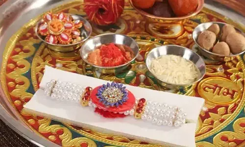 Raksha Bandhan : రాఖీ పండుగ వచ్చేస్తుందోచ్.. ఏ రాశి వారికి ఏ రంగు రాఖీ కట్టాలో చూసేద్దామా..