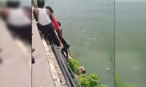 Suicide attempt: ట్యాంక్ బండ్‌లో దూకి ఆత్మహత్యకు యత్నించిన మహిళ