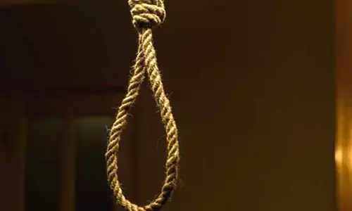 ఎస్సై చాంబర్లో ఓ యువకుడి ఆత్మహత్యాయత్నం