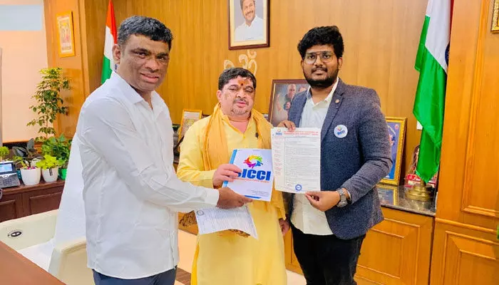 ప్రత్యేక బీసీ కార్పొరేషన్ ఏర్పాటు చేయాలని.. మంత్రి పొన్నం కు వినతి ప్రత్యేక బీసీ కార్పొరేషన్ ఏర్పాటు చేయాలని.. మంత్రి పొన్నం కు వినతి