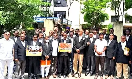 విధులు బహిష్కరించిన న్యాయవాదులు
