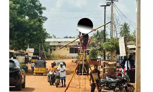 బ్రతుకు దెరువు కోసం చిన్నారి తిప్పలు