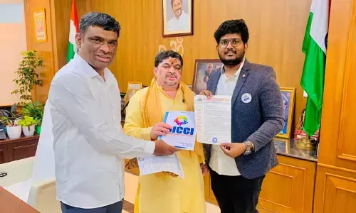 ప్రత్యేక బీసీ కార్పొరేషన్ ఏర్పాటు చేయాలని.. మంత్రి పొన్నం కు వినతి