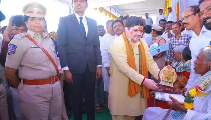 అన్ని వర్గాలకు సమాన అవకాశాలు.. మంత్రి పొన్నం ప్రభాకర్ అన్ని వర్గాలకు సమాన అవకాశాలు.. మంత్రి పొన్నం ప్రభాకర్