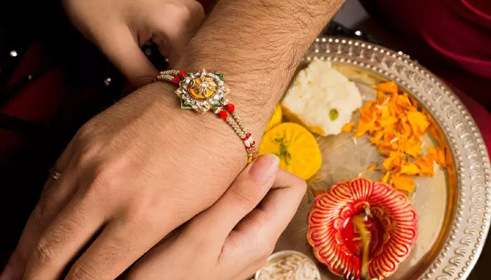 Rakhi: రాఖీ పండుగ నుంచి ఆ రాశుల వారికి డబ్బే డబ్బు.. మీ రాశి ఉందా? Rakhi: రాఖీ పండుగ నుంచి ఆ రాశుల వారికి డబ్బే డబ్బు.. మీ రాశి ఉందా?