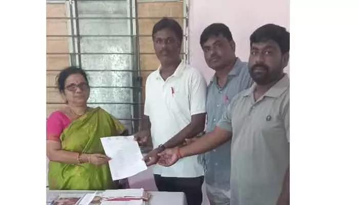 జూనియర్ కాలేజీలో గెస్ట్ లెక్చరర్స్ నిరసన జూనియర్ కాలేజీలో గెస్ట్ లెక్చరర్స్ నిరసన