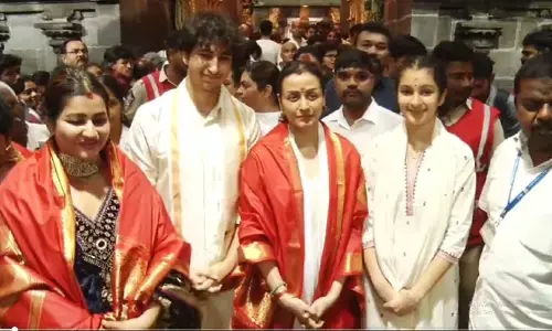 తిరుమల శ్రీవారిని దర్శించుకున్న మహేశ్ బాబు ఫ్యామిలీ