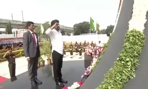 Independence Day: అంబురాన్నంటిన స్వాతంత్య్ర సంబురాలు.. జెండా ఎగురవేసిన ప్రముఖులు