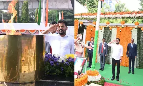 CM Revanth: గోల్కొండకు త్రివర్ణ శోభ.. సీఎం హోదాలో ఫస్ట్ టైం జెండాను ఎగురవేసిన రేవంత్‌రెడ్డి